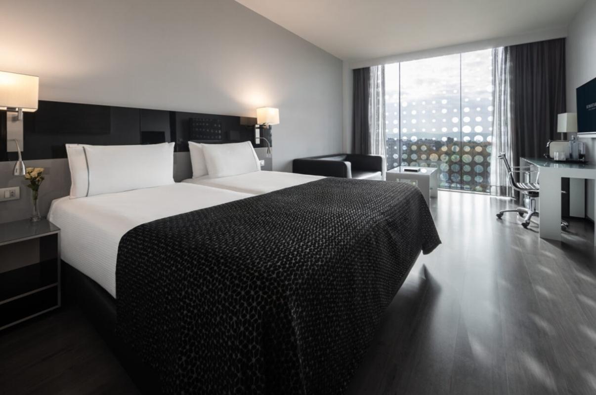 ยูโรสตาร์ส พาเลซ โฮเต็ล Hotel กอร์โดบา ภายนอก รูปภาพ A room at the hotel