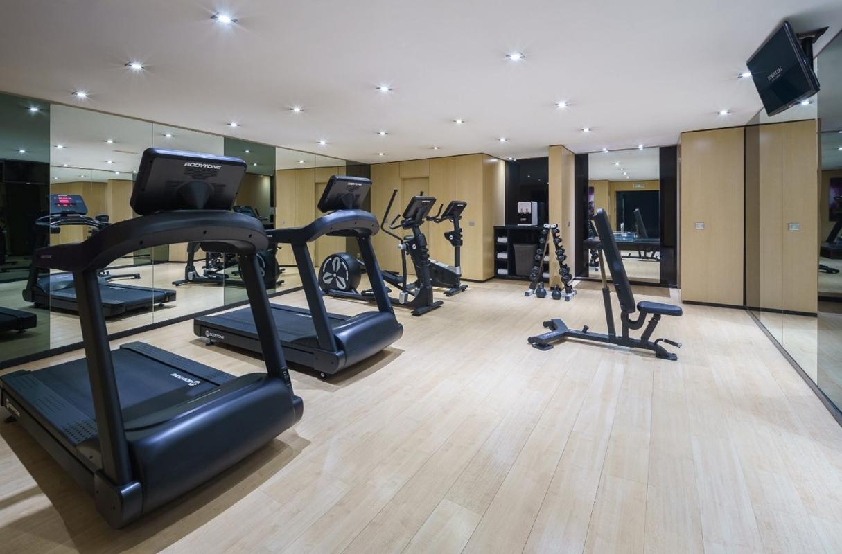 ยูโรสตาร์ส พาเลซ โฮเต็ล Hotel กอร์โดบา ภายนอก รูปภาพ The gym at the hotel