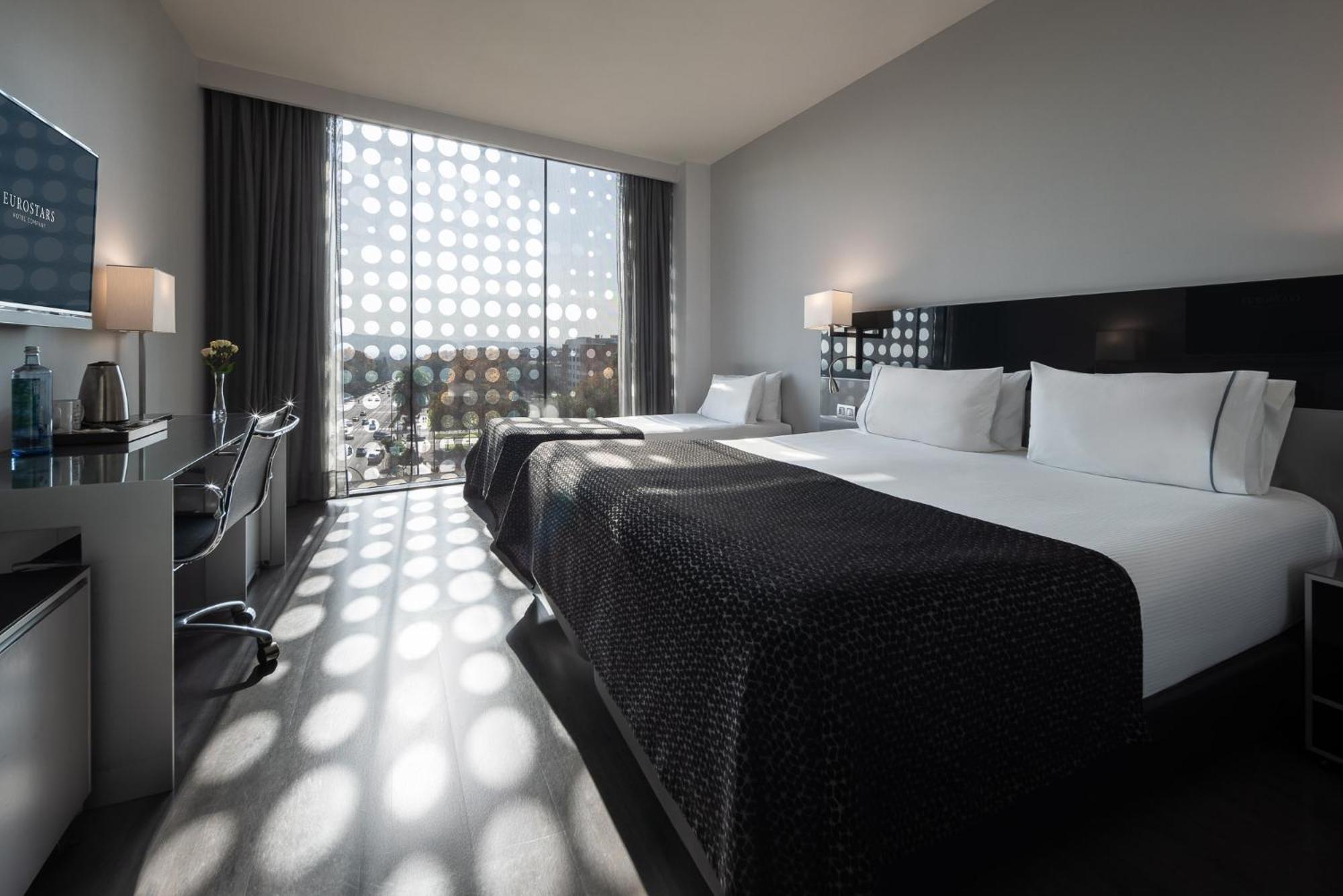 ยูโรสตาร์ส พาเลซ โฮเต็ล Hotel กอร์โดบา ภายนอก รูปภาพ A room at the hotel