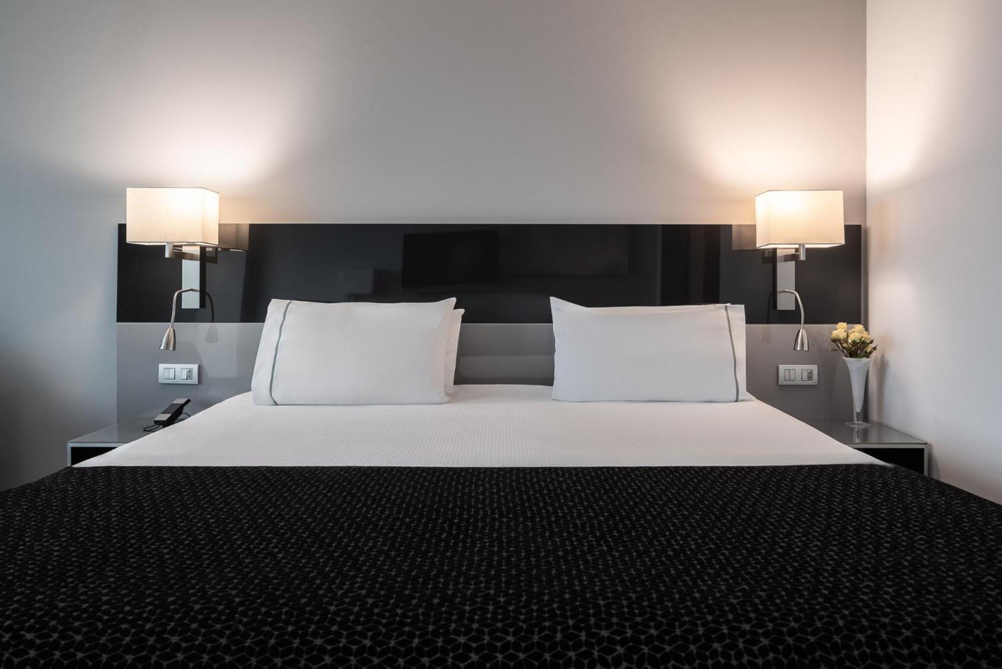 ยูโรสตาร์ส พาเลซ โฮเต็ล Hotel กอร์โดบา ภายนอก รูปภาพ A bed