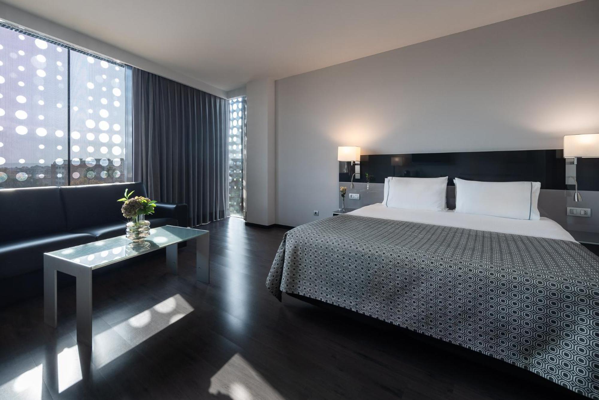 ยูโรสตาร์ส พาเลซ โฮเต็ล Hotel กอร์โดบา ภายนอก รูปภาพ A room at the hotel