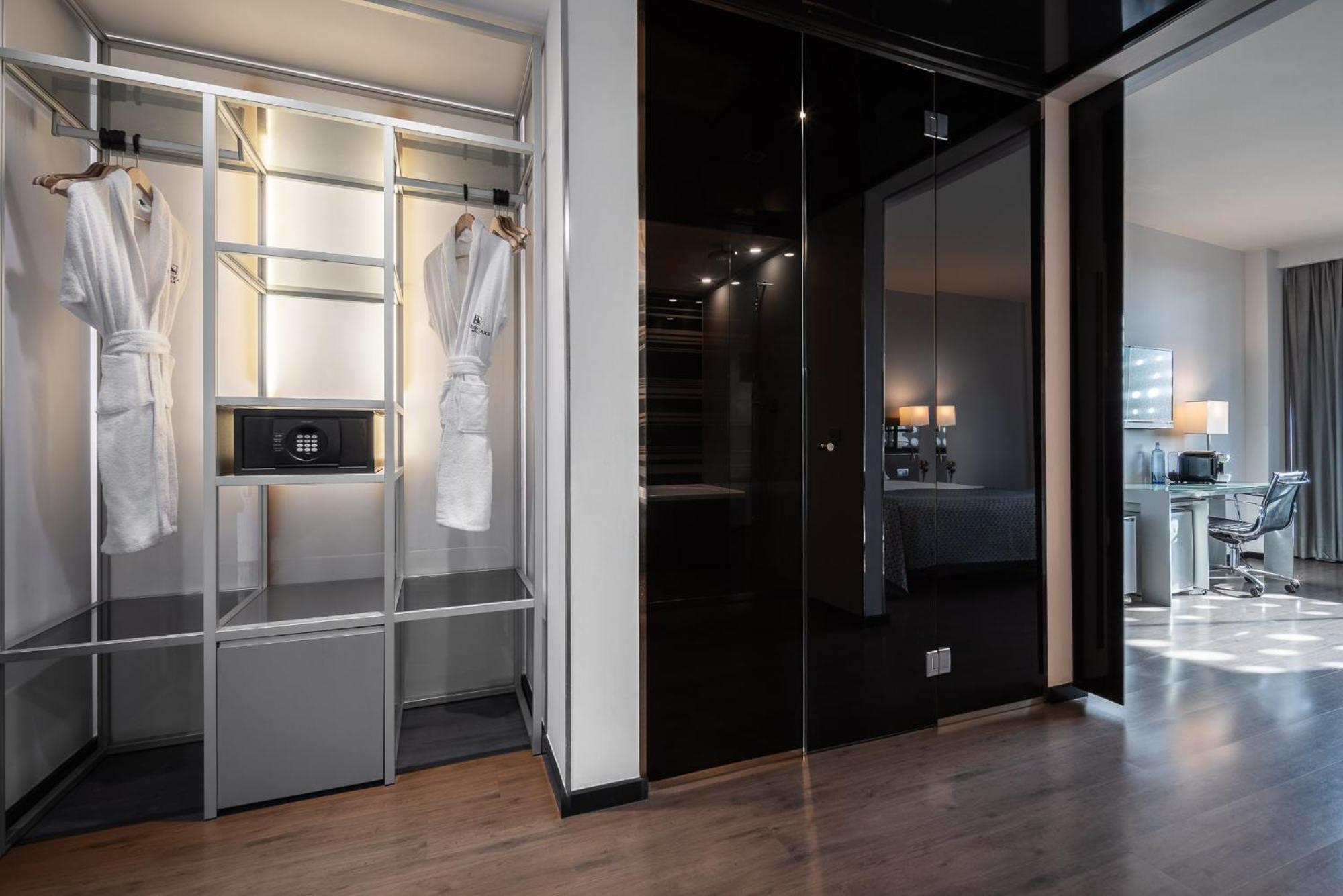ยูโรสตาร์ส พาเลซ โฮเต็ล Hotel กอร์โดบา ภายนอก รูปภาพ The interior of the clinic