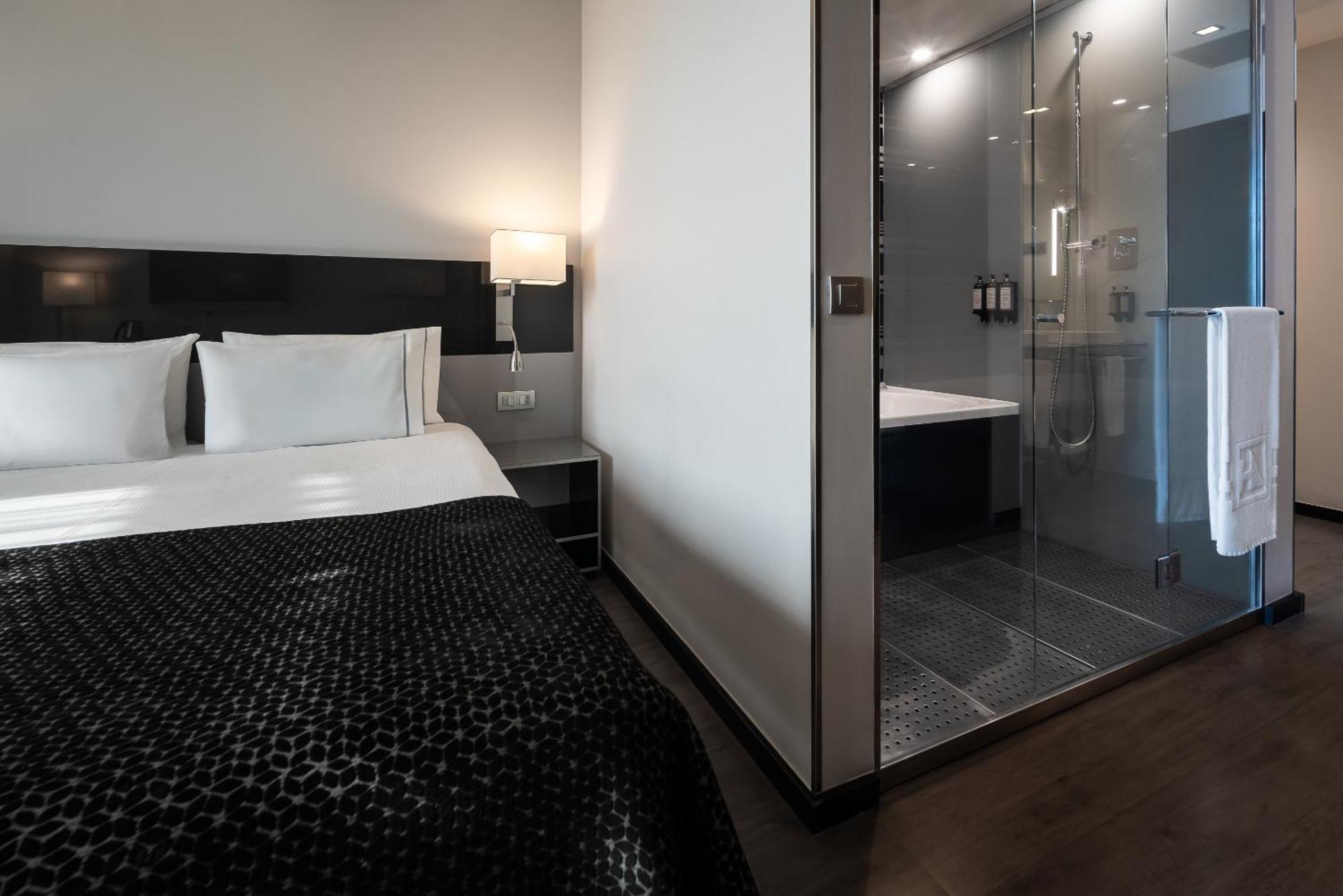 ยูโรสตาร์ส พาเลซ โฮเต็ล Hotel กอร์โดบา ภายนอก รูปภาพ A room at the hotel