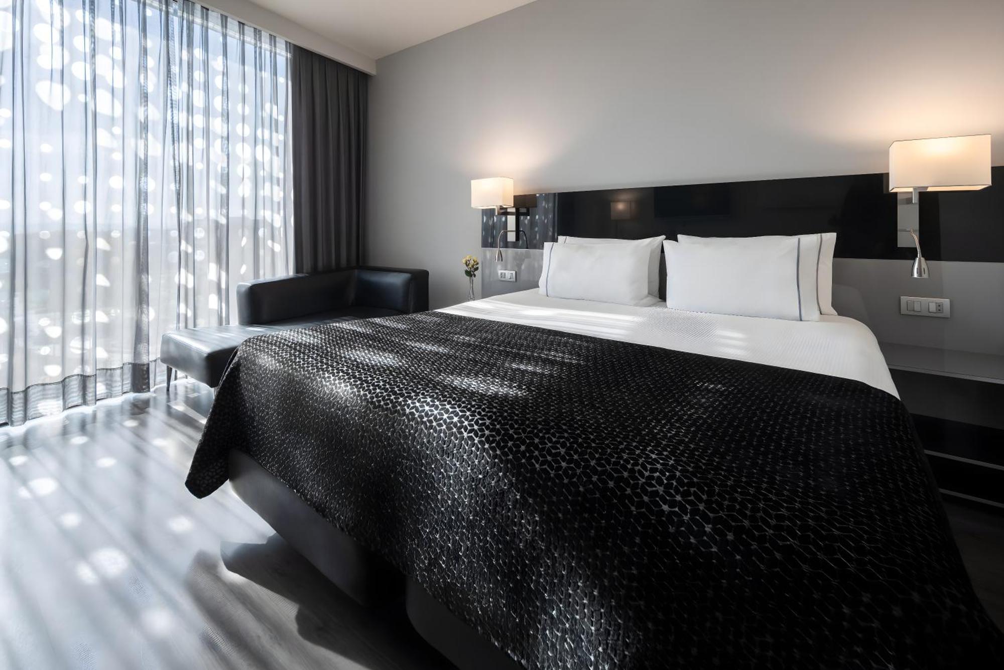 ยูโรสตาร์ส พาเลซ โฮเต็ล Hotel กอร์โดบา ภายนอก รูปภาพ A room at the hotel
