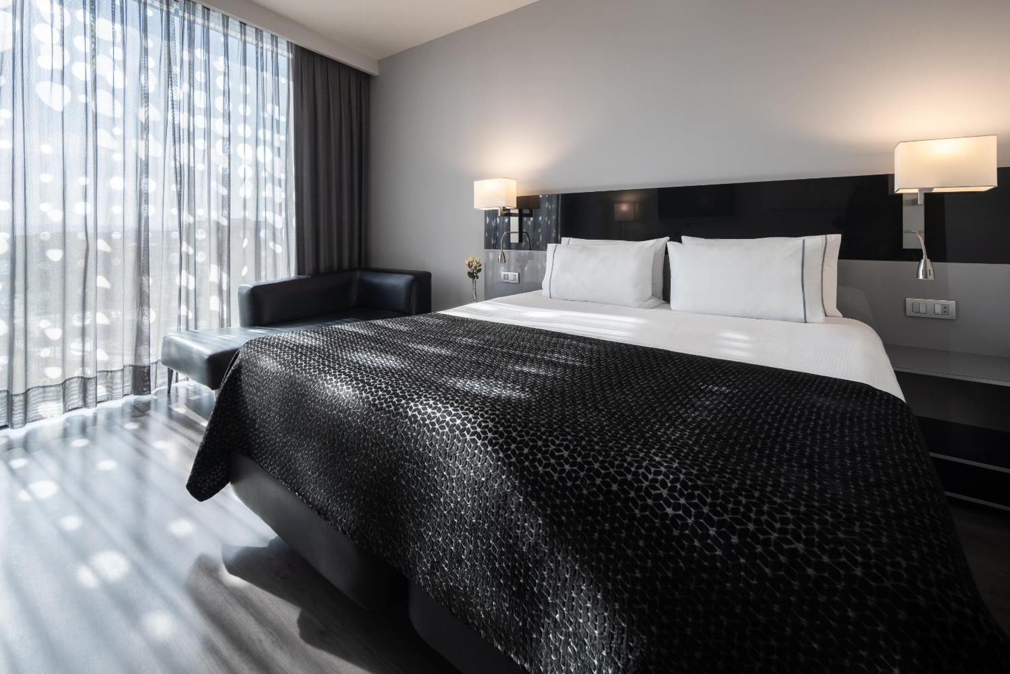 ยูโรสตาร์ส พาเลซ โฮเต็ล Hotel กอร์โดบา ภายนอก รูปภาพ A room at the hotel